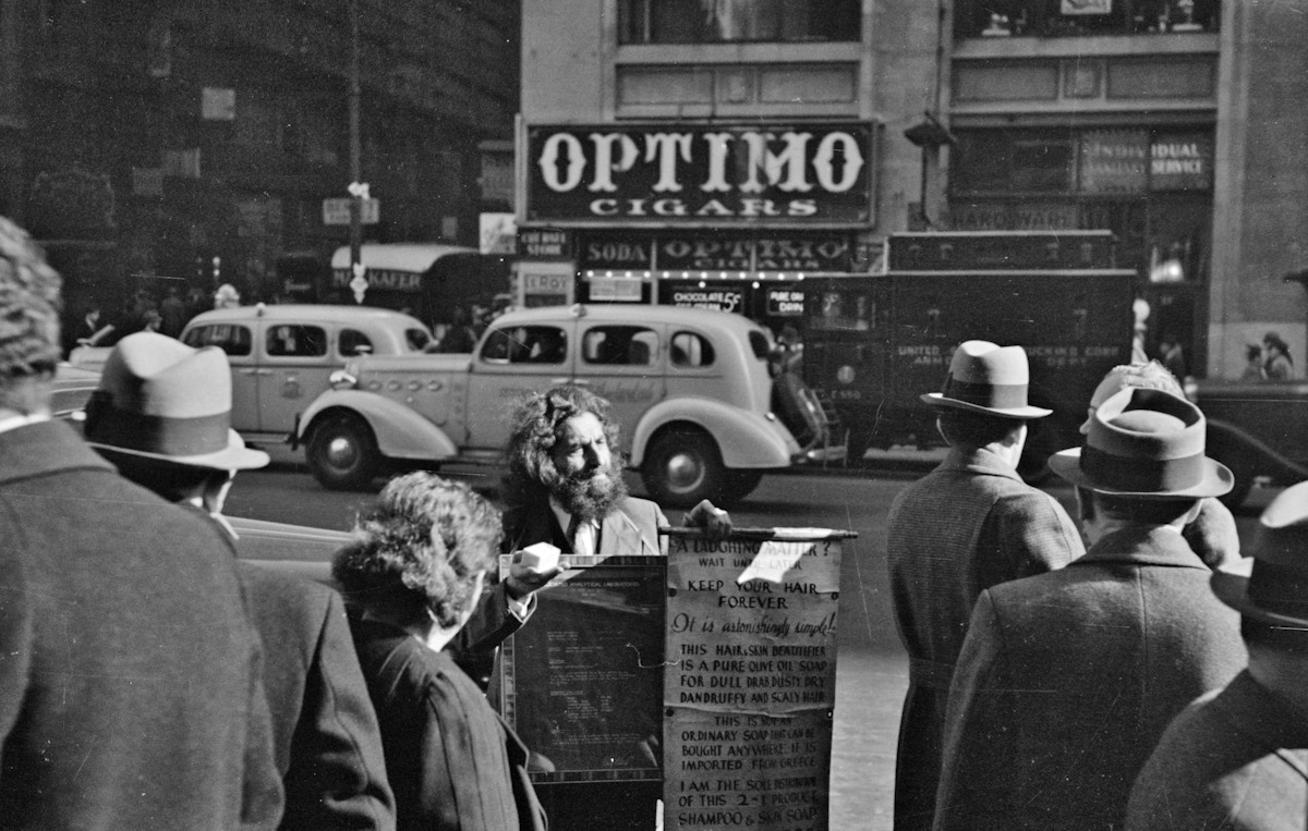 Street vendor on a busy New York City street in 1936