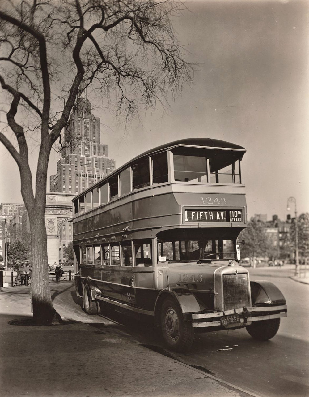 Fifth Avenue double-decker bus in Washington Square